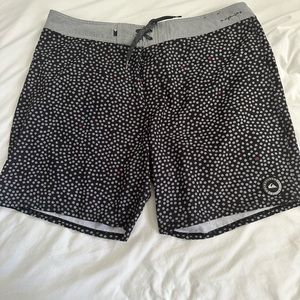 Quicksilver men’s board shorts size 40